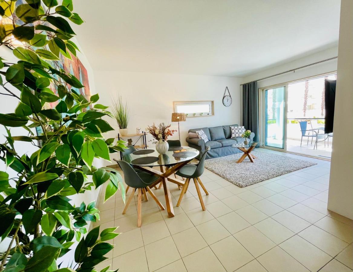 Angies Marina Apartment, Includes 2 Free Passes For The Marina Pool لاغوس المظهر الخارجي الصورة