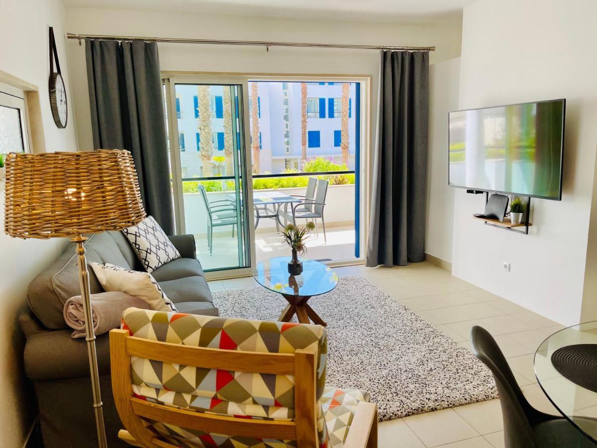 Angies Marina Apartment, Includes 2 Free Passes For The Marina Pool لاغوس المظهر الخارجي الصورة