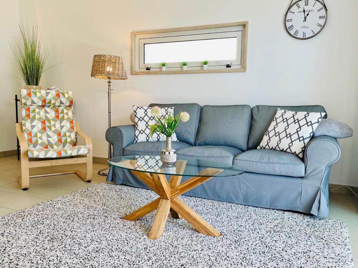 Angies Marina Apartment, Includes 2 Free Passes For The Marina Pool لاغوس المظهر الخارجي الصورة