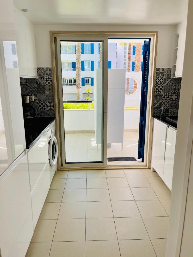 Angies Marina Apartment, Includes 2 Free Passes For The Marina Pool لاغوس المظهر الخارجي الصورة