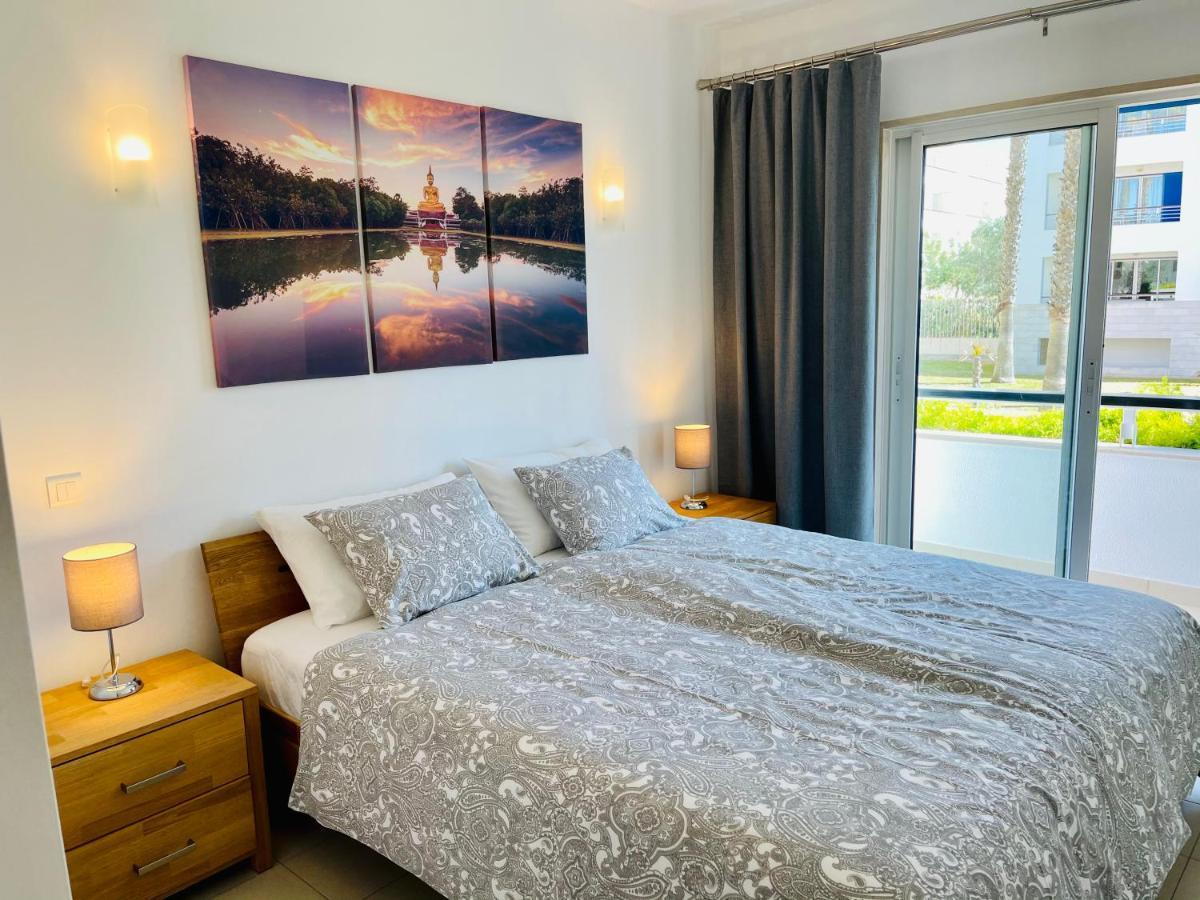 Angies Marina Apartment, Includes 2 Free Passes For The Marina Pool لاغوس المظهر الخارجي الصورة