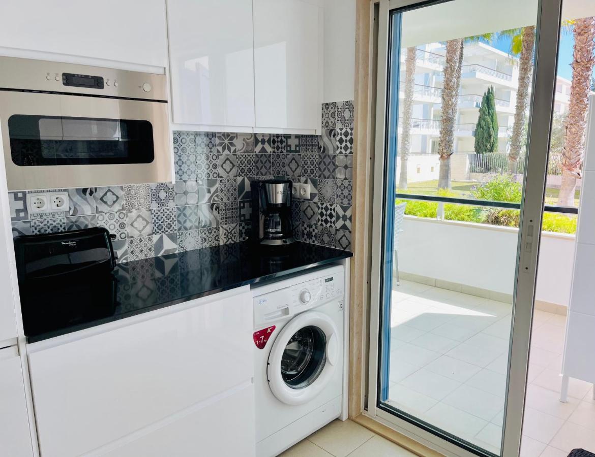 Angies Marina Apartment, Includes 2 Free Passes For The Marina Pool لاغوس المظهر الخارجي الصورة