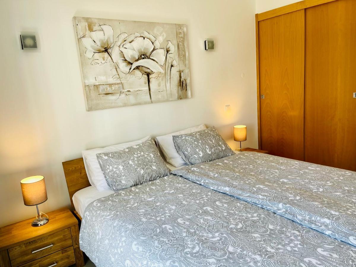 Angies Marina Apartment, Includes 2 Free Passes For The Marina Pool لاغوس المظهر الخارجي الصورة