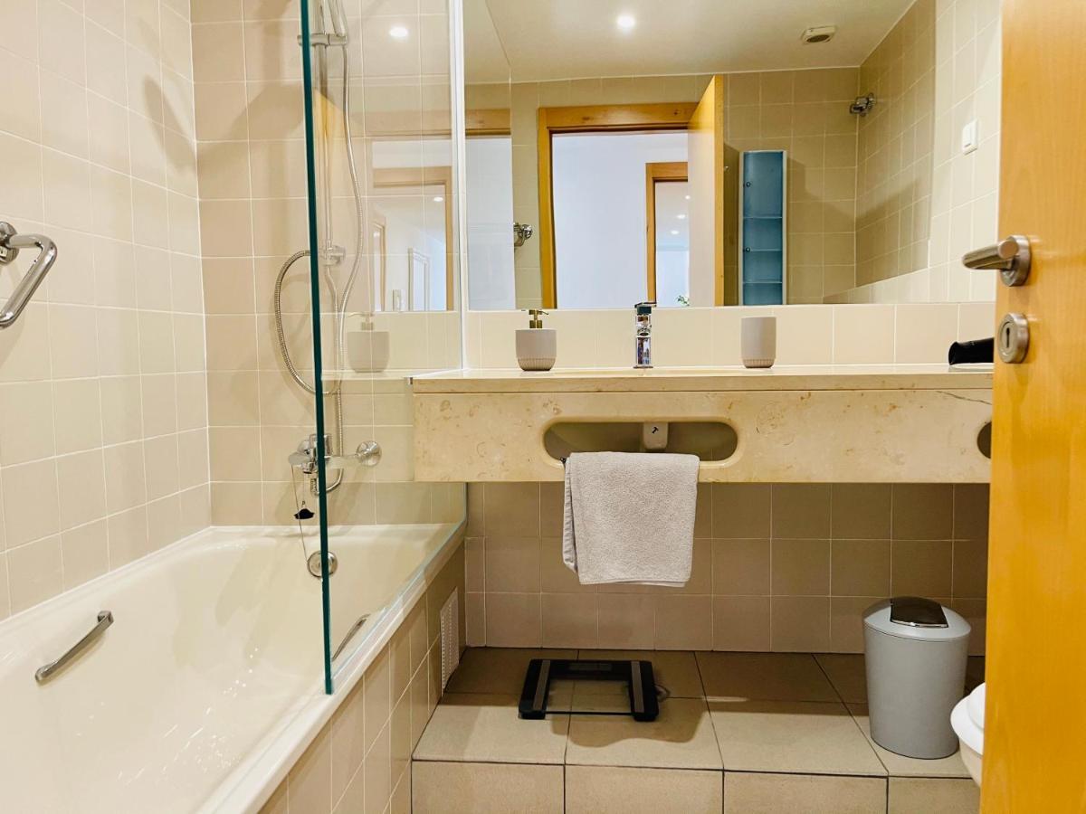 Angies Marina Apartment, Includes 2 Free Passes For The Marina Pool لاغوس المظهر الخارجي الصورة