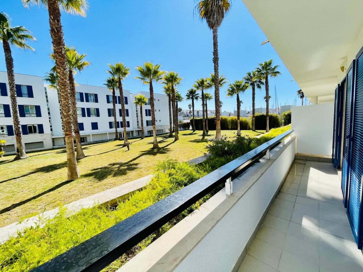 Angies Marina Apartment, Includes 2 Free Passes For The Marina Pool لاغوس المظهر الخارجي الصورة