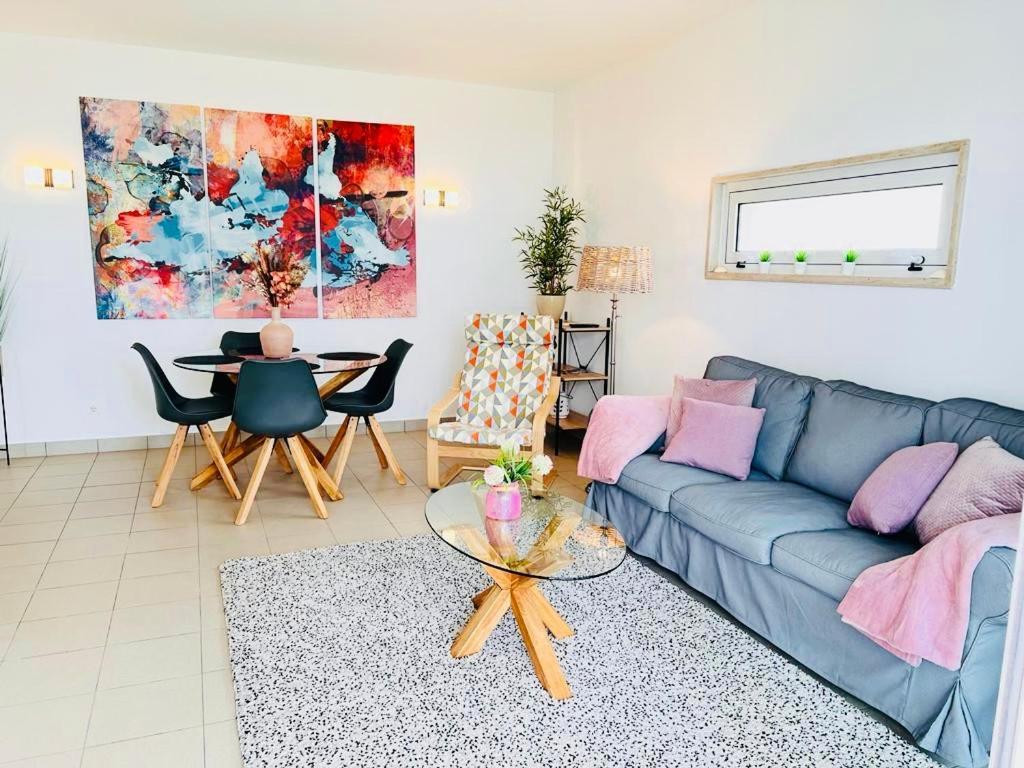 Angies Marina Apartment, Includes 2 Free Passes For The Marina Pool لاغوس المظهر الخارجي الصورة