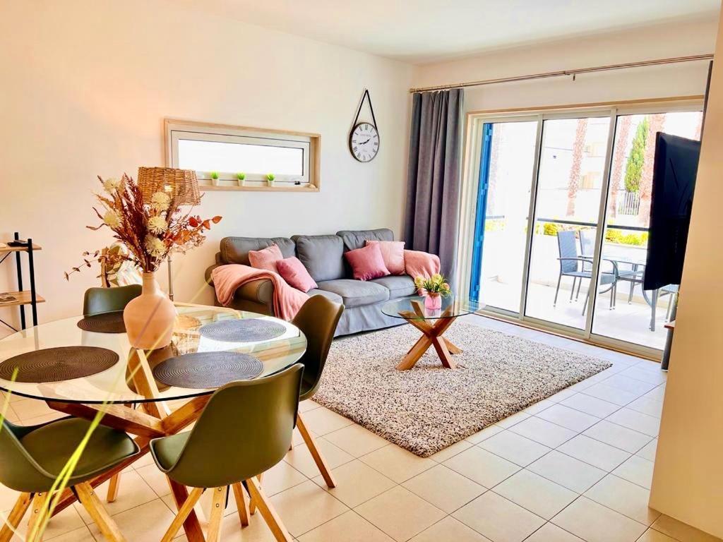 Angies Marina Apartment, Includes 2 Free Passes For The Marina Pool لاغوس المظهر الخارجي الصورة