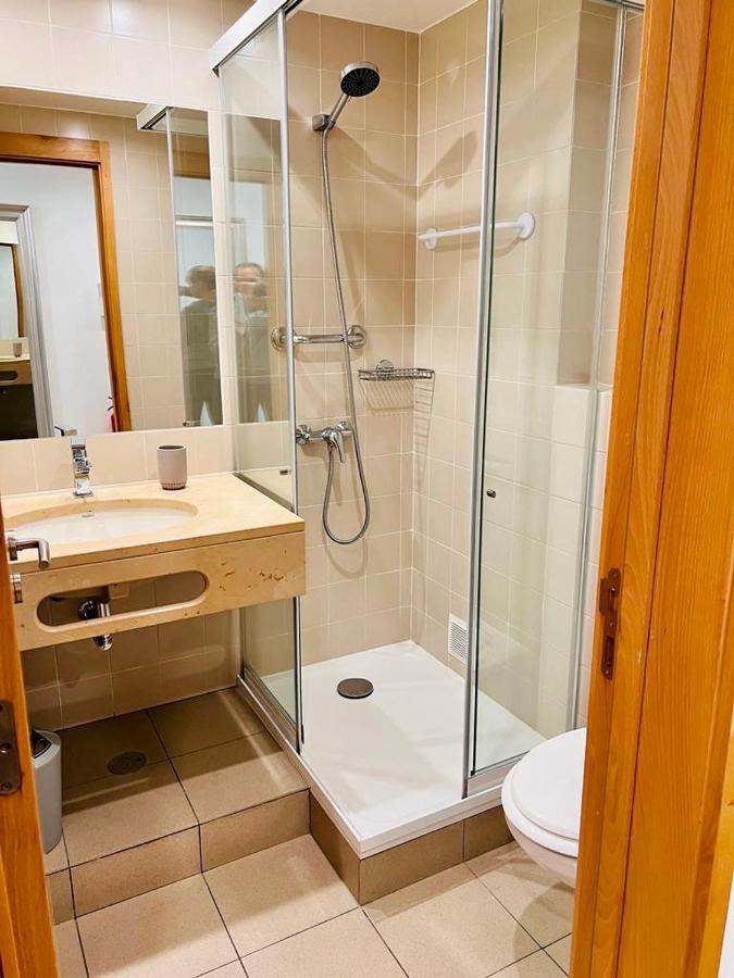 Angies Marina Apartment, Includes 2 Free Passes For The Marina Pool لاغوس المظهر الخارجي الصورة
