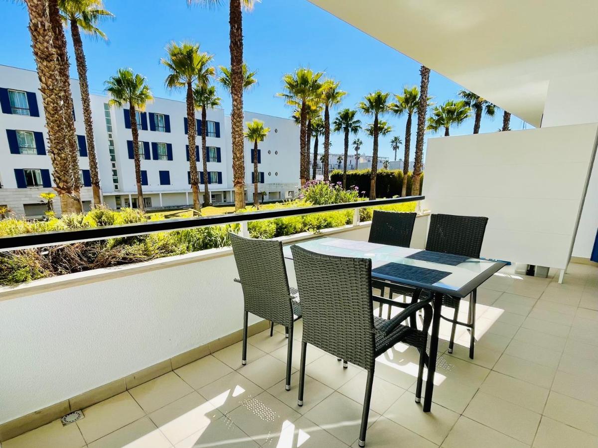 Angies Marina Apartment, Includes 2 Free Passes For The Marina Pool لاغوس المظهر الخارجي الصورة