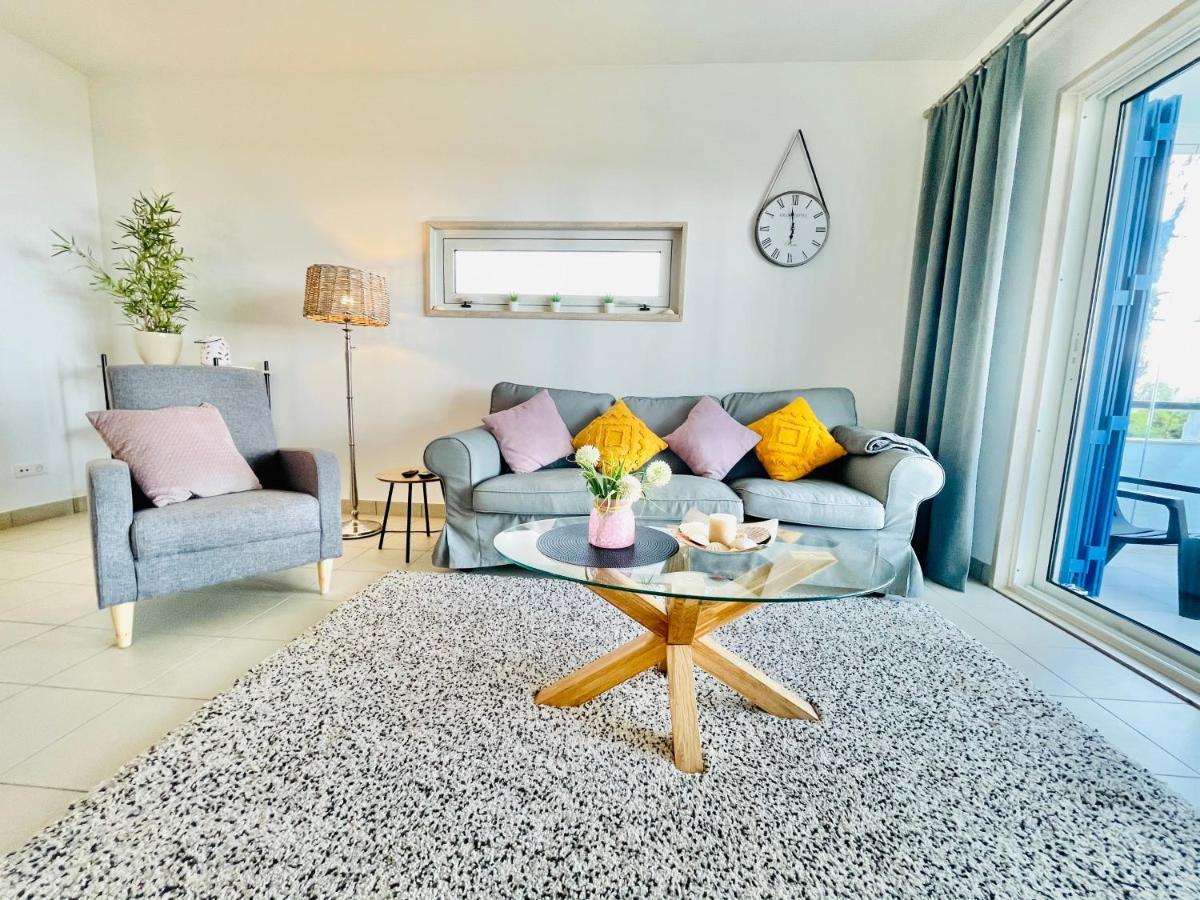 Angies Marina Apartment, Includes 2 Free Passes For The Marina Pool لاغوس المظهر الخارجي الصورة